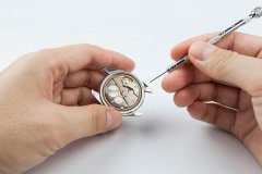 罗杰杜彼机械腕表日历停摆，精准修复攻略